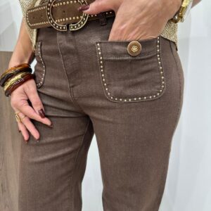 Jean Chocolat Taille Haute à Poches Cloutées avec Ceinture – Anys