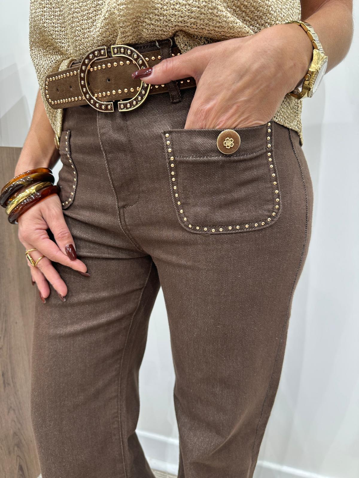 Jean Chocolat Taille Haute à Poches Cloutées avec Ceinture – Anys