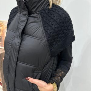 Doudoune Sans Manches Noire à Épaules en Maille Torsadée – Cléonice